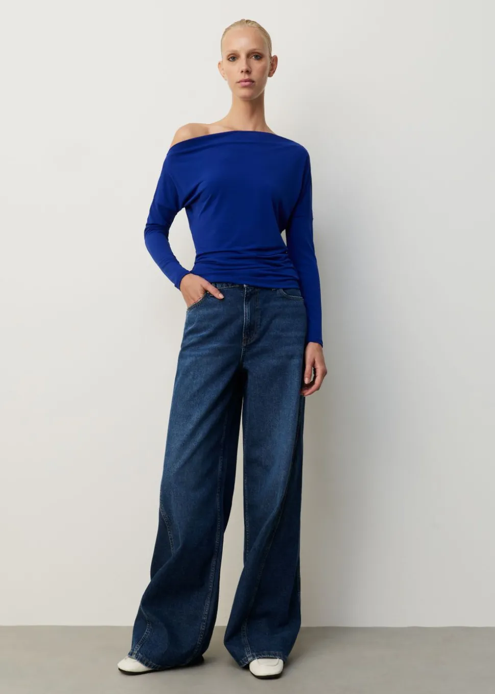 Gedrapeerd offshoulder t-shirt
