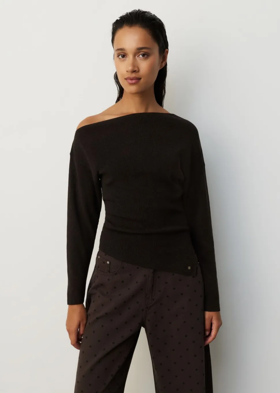 One shoulder trui