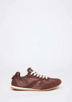 Suède sneakers met satijn